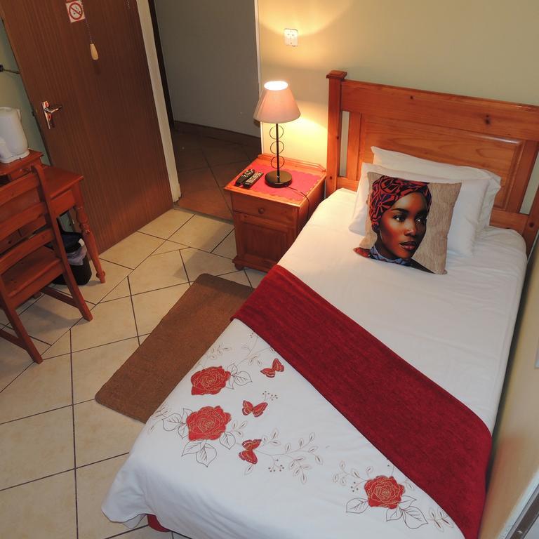 Rita'S Guesthouse Cc Vryheid Exterior foto